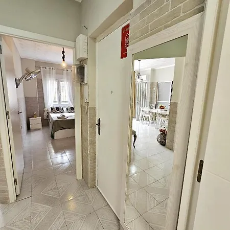 Cozynest - With Terrace Apartamento